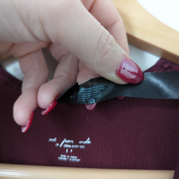 Out From Under UO maroon Josie ribbed seamless v-neck plunge crop top vest - Picture 4 of 6